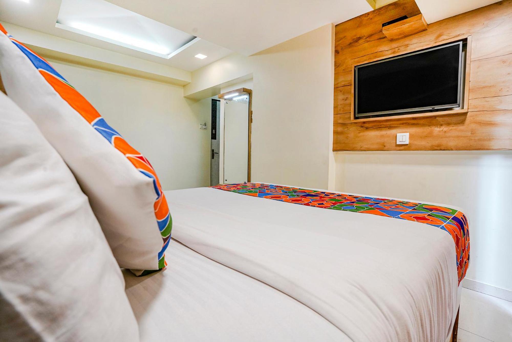 Fabexpress Amber Corp Inn - Nr Nesco Exhibition Center Mumbai Luaran gambar